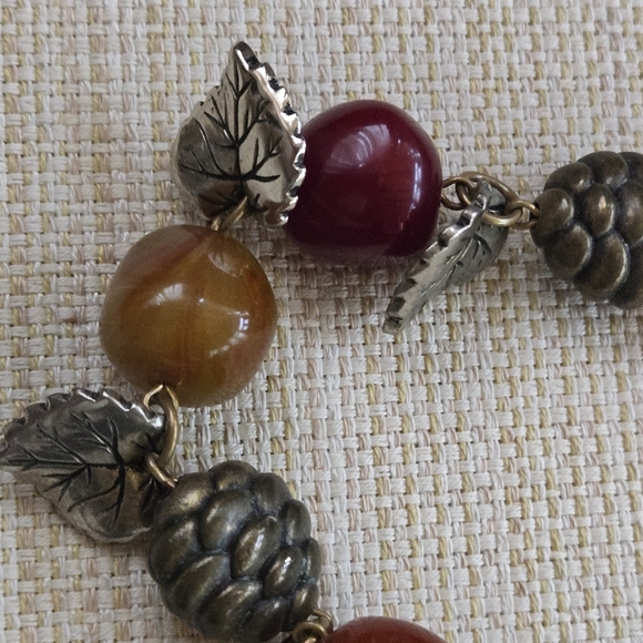 Faux Ambe Bead Necklace Leaves 18" Fall Colors Silver and Gold tone - Picture 5 of 10